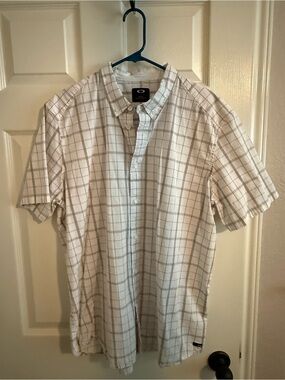 Oakley White and Gray Plaid Short Sleeve Button-Down Shirt